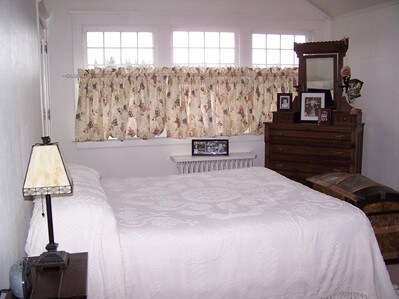 Laird House B&B- South Bedroom