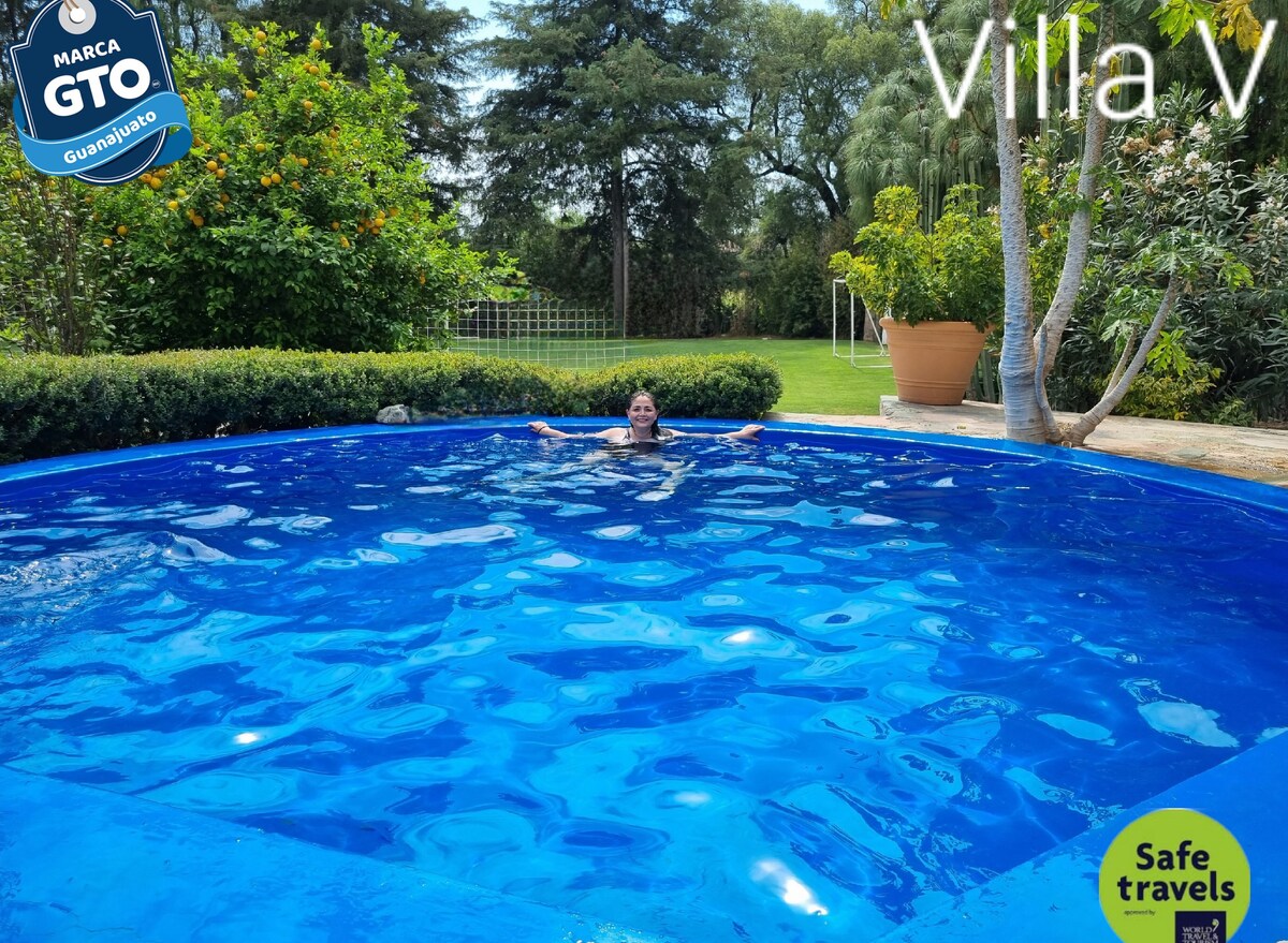 Villa llena de vida con alberca. De uso privado.