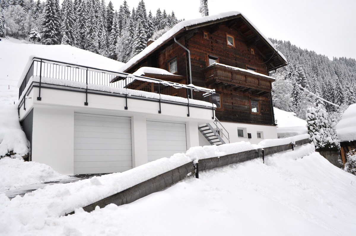 Haus Alpenglow山坡度假木屋，欣赏美景