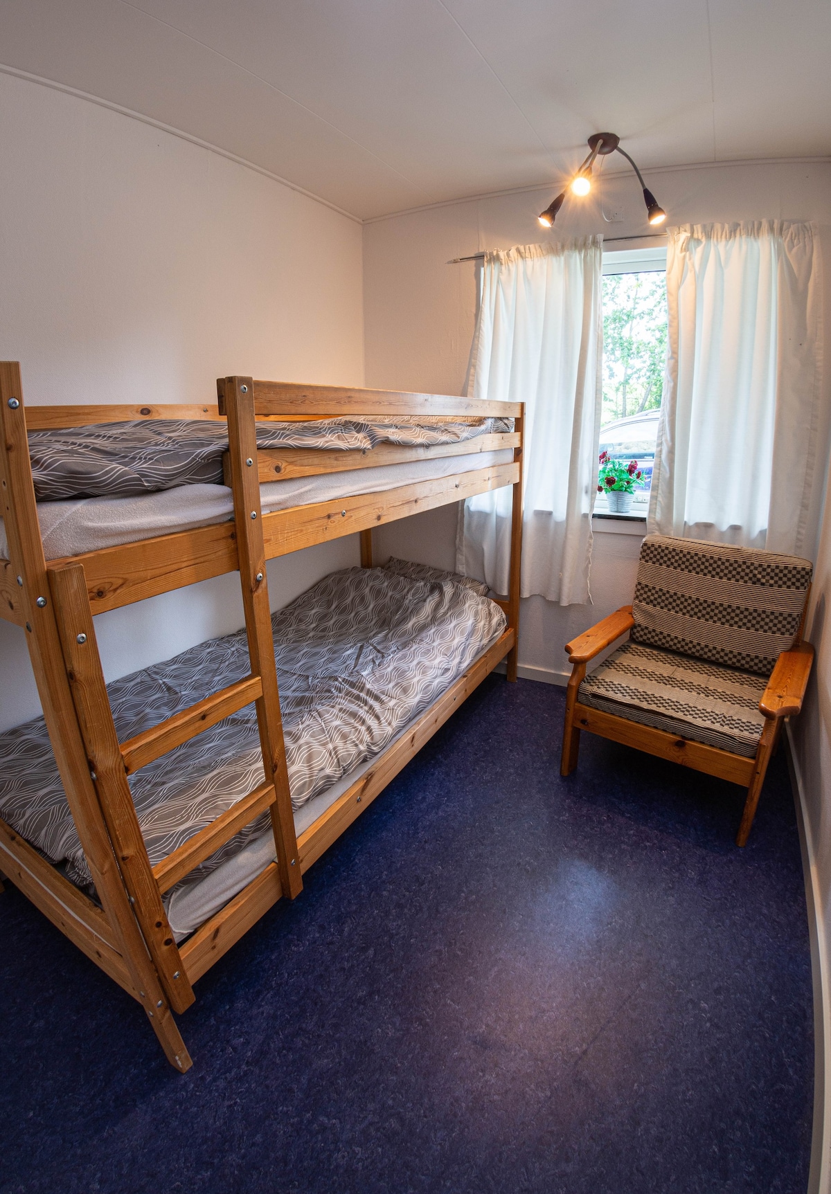 MillCamp Academy ，带双层床的单人房