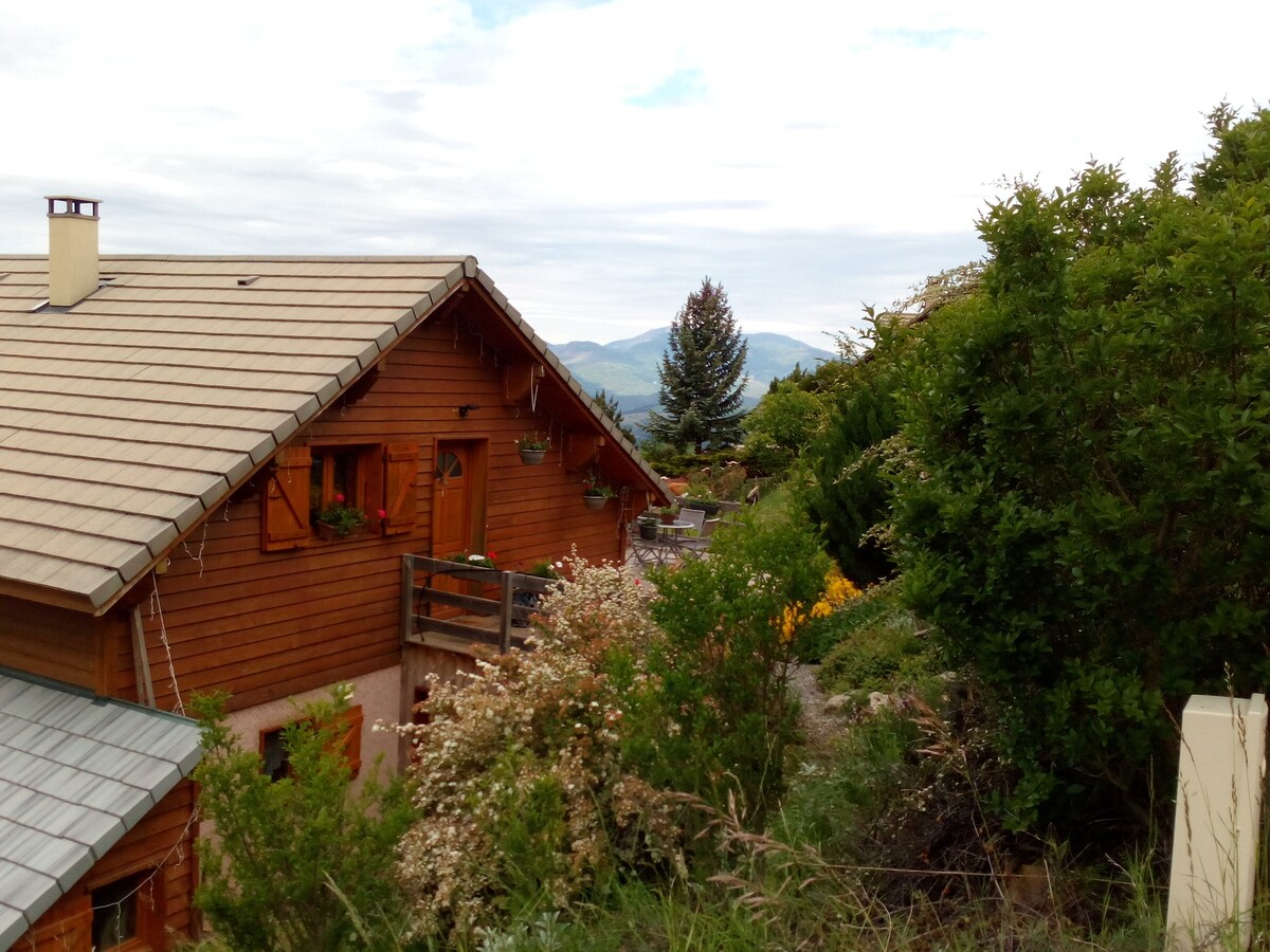 chalet à Puy Sanieres vue sur le lac Serre Ponçon