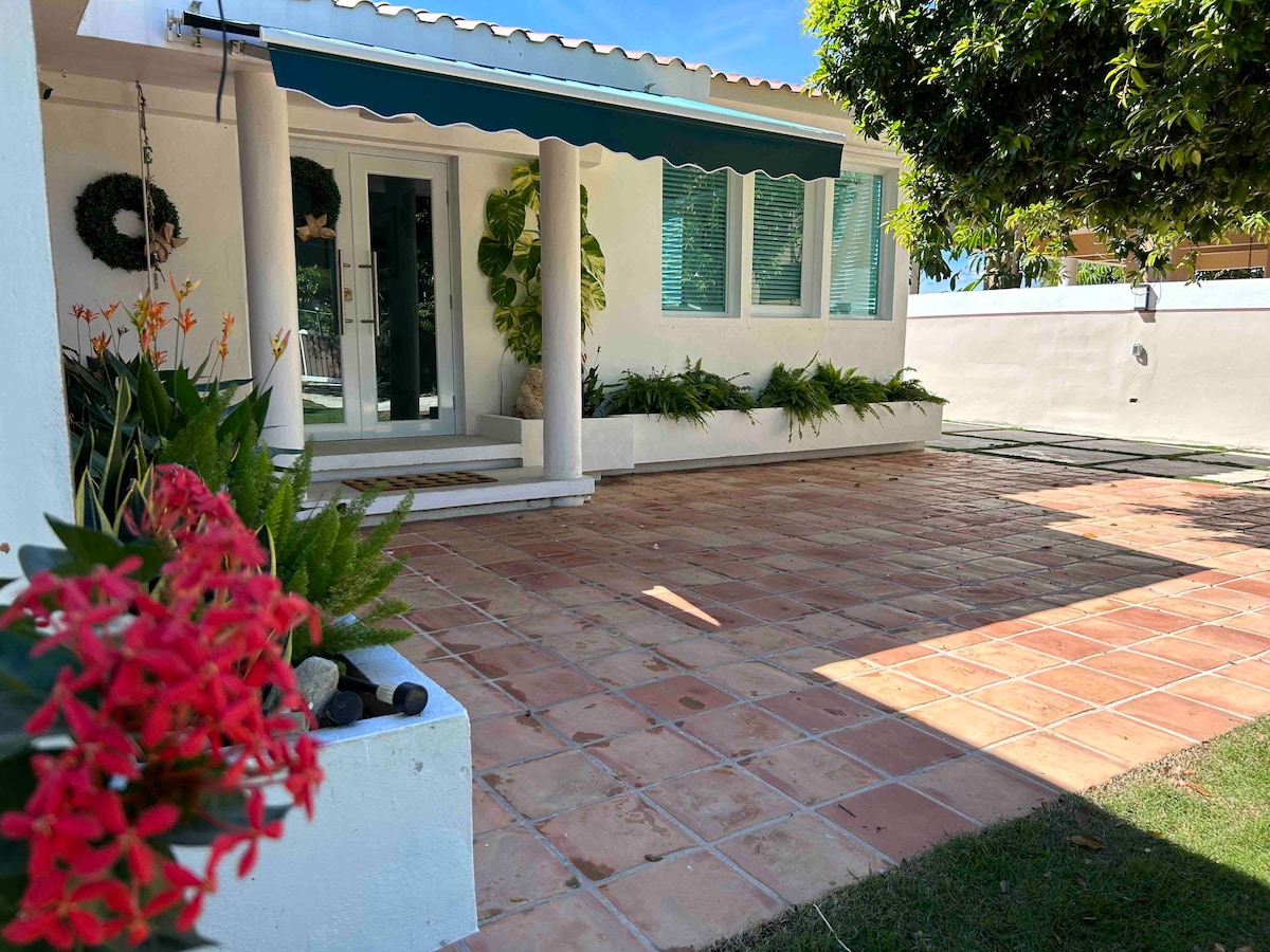 La Cottage, Ocean Front House