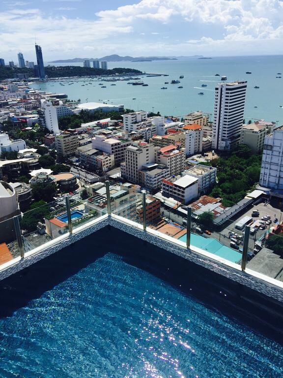 【BASE公寓】芭提雅性价比高的20层大阳台公寓，无边泳池打卡啦