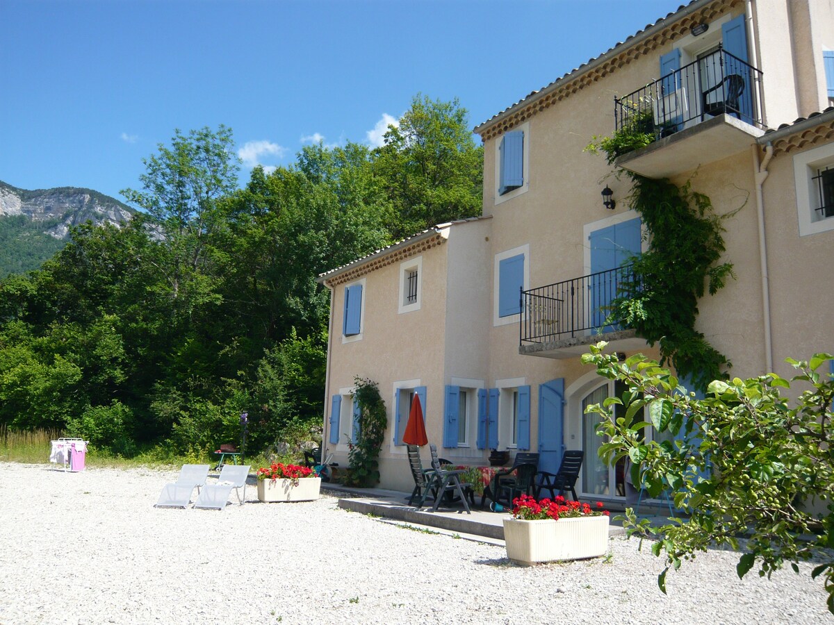 Domaine La Pique -可爱的带泳池的乡村别墅