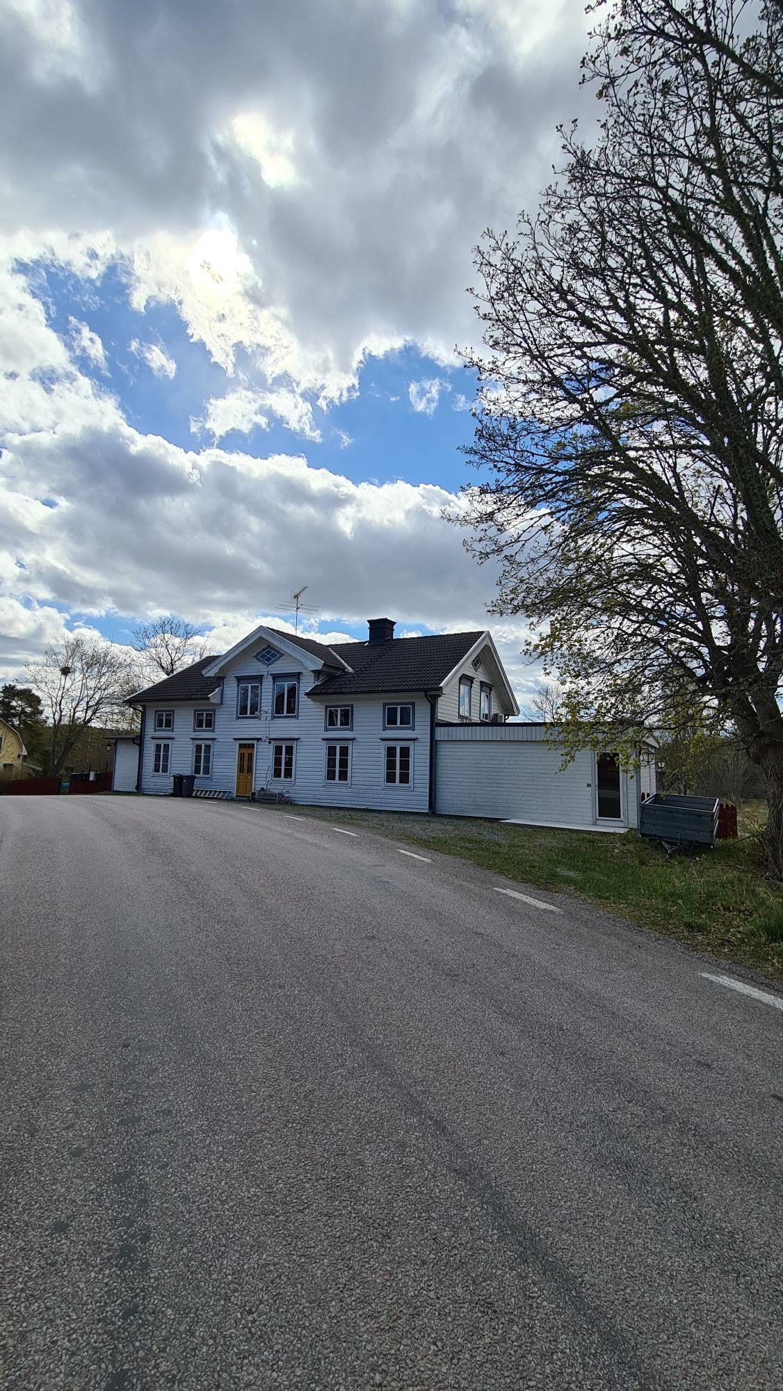 Stort hus nära havet på Björkö