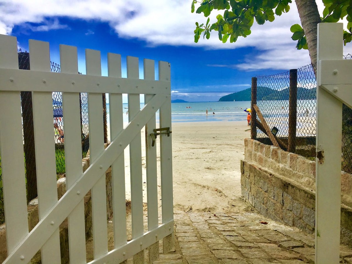 Casa Pé na Areia Praia da Enseada Ubatuba