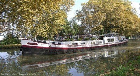 Cruise canals and rivers in Europe with 'easyvie'.