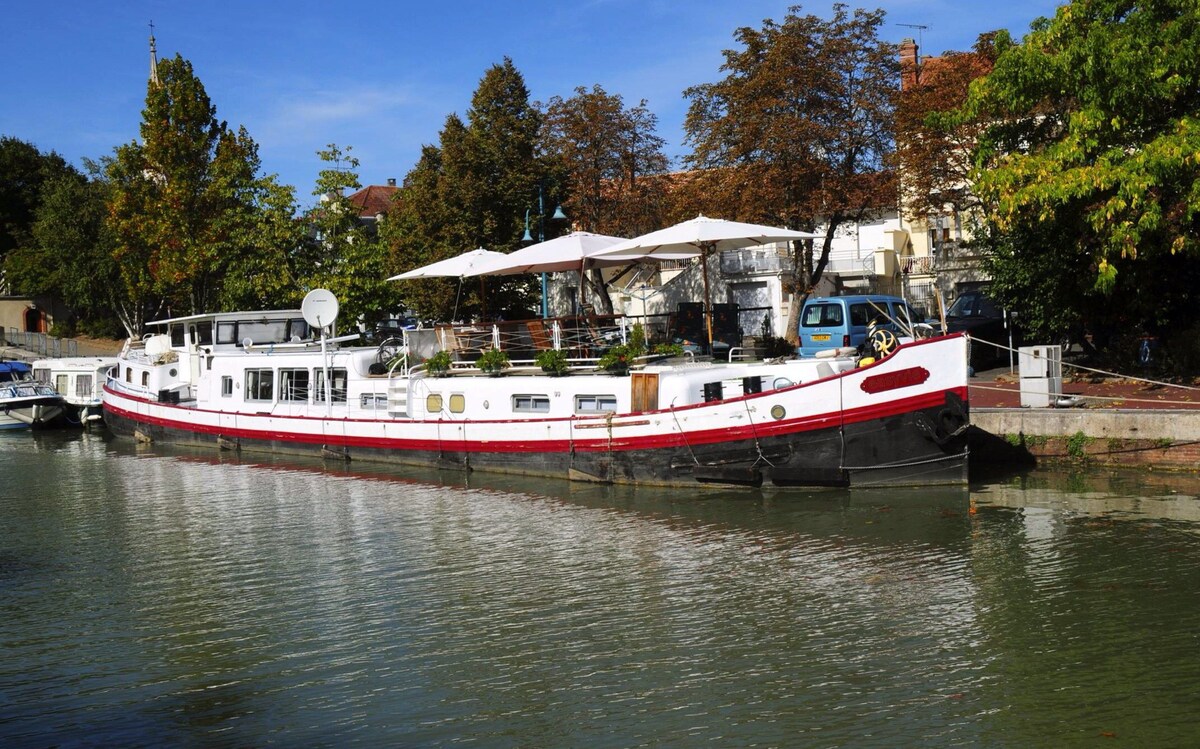 Cruise canals and rivers in Europe with 'easyvie'.
