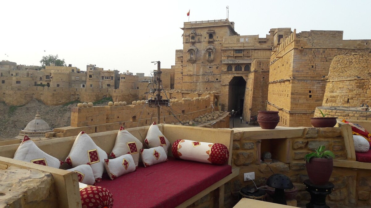 位于jaisalmer堡垒的「Thharkka （ Prestige ）家庭住宿」