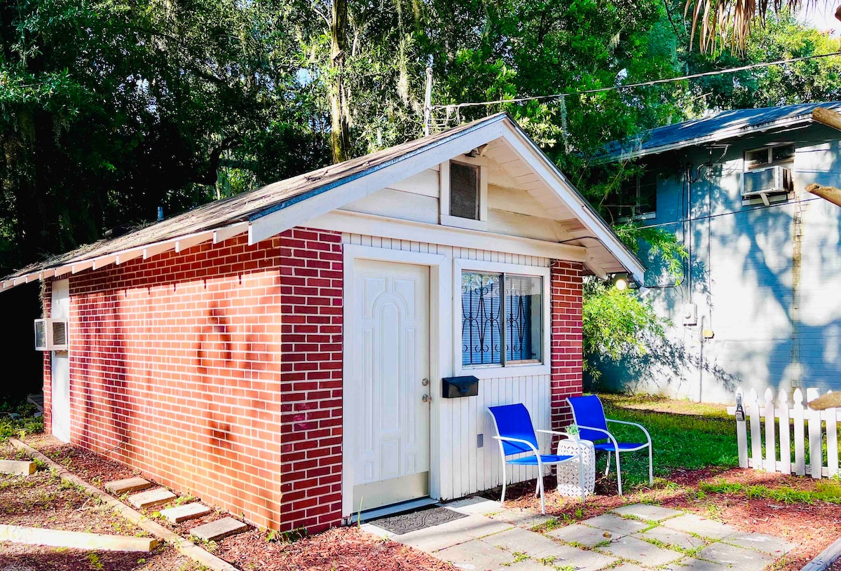 UF Tiny House | Walk to Campus