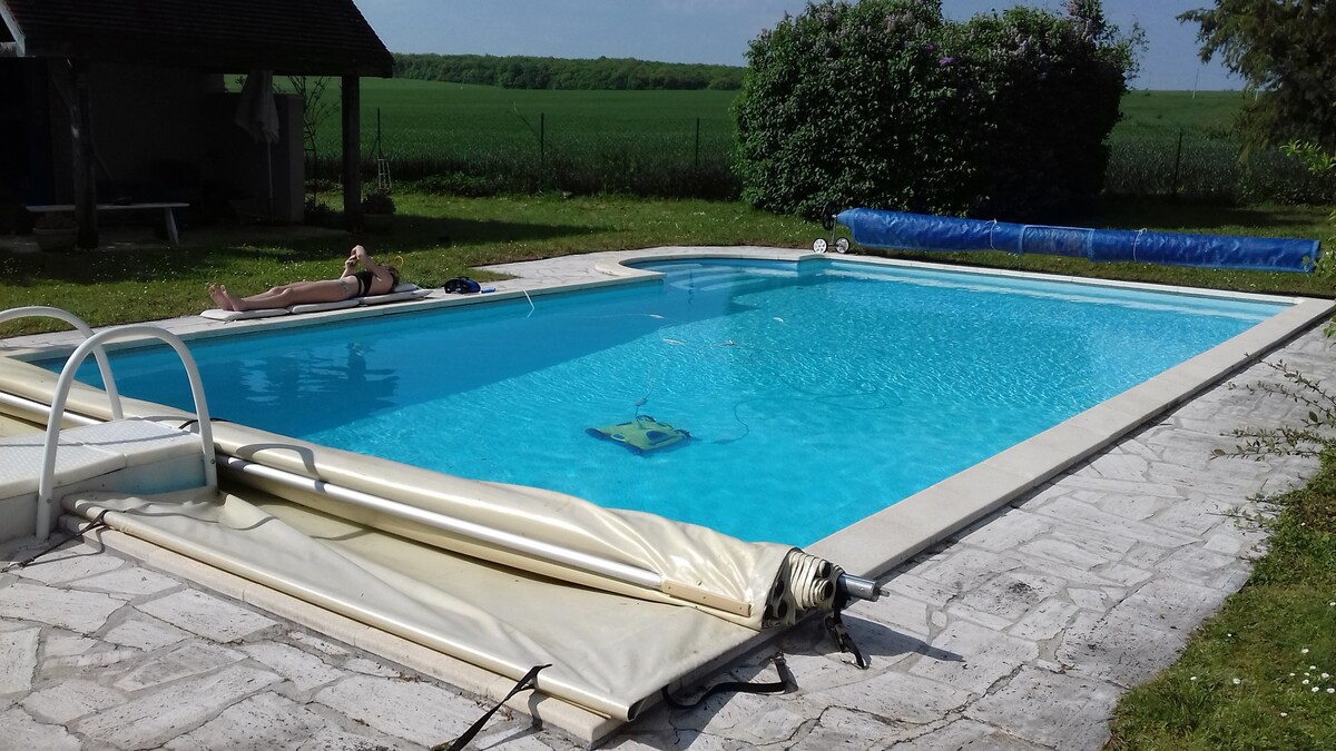 Charming country house with pool, 2h from Paris