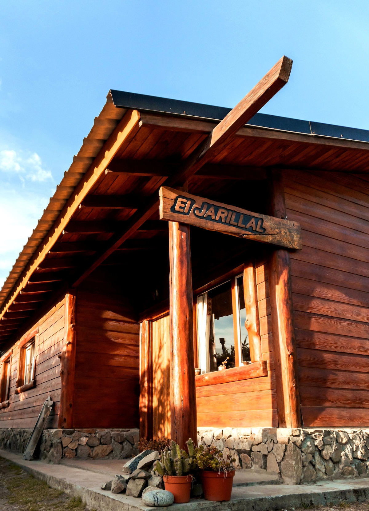 "El Jarillal" Chalet de montaña a pasos del lago