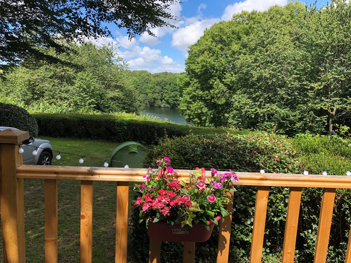 Love Shack with a lake view on a lovely campsite.