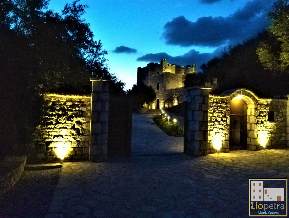 Stone-built cottage in Gythio, Mani | Liopetra