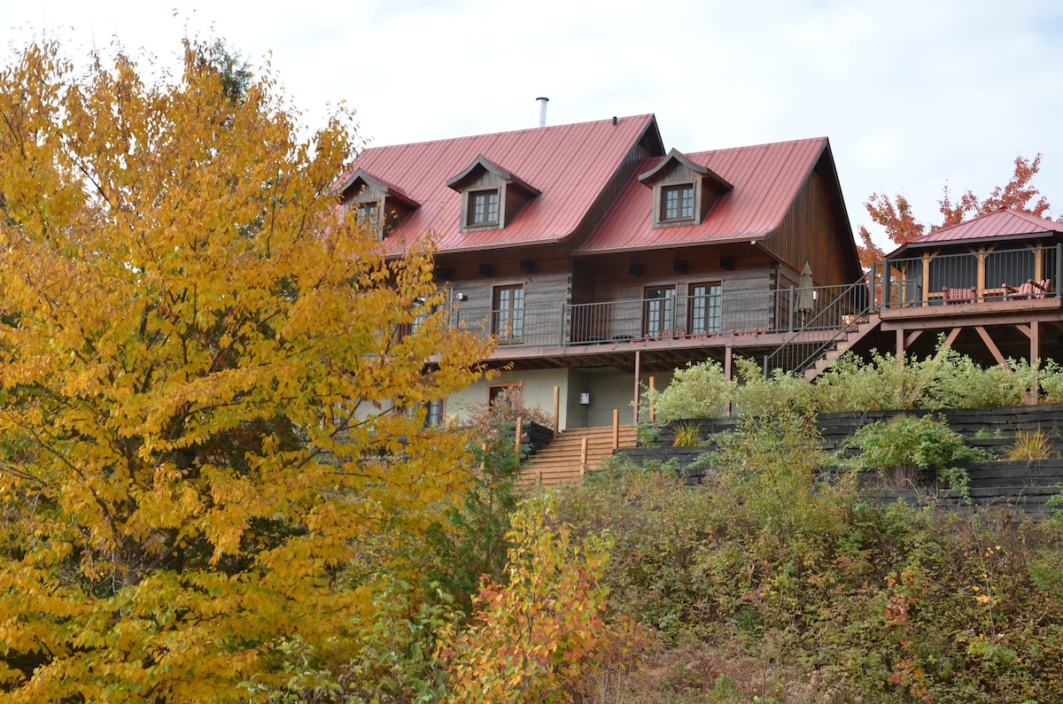 Laurentian湖畔乡村小屋