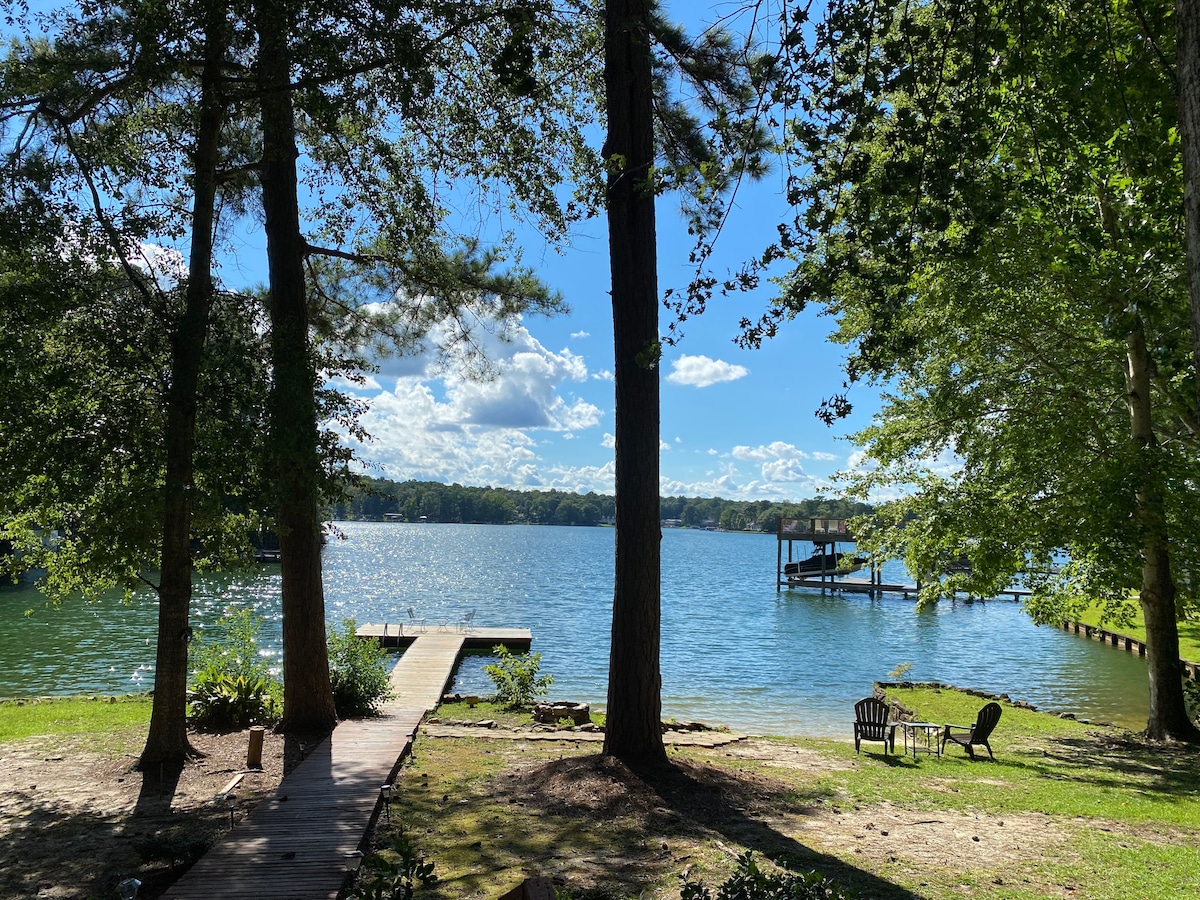 Lake Martin House, avail Memorial Day, sleeps 10+