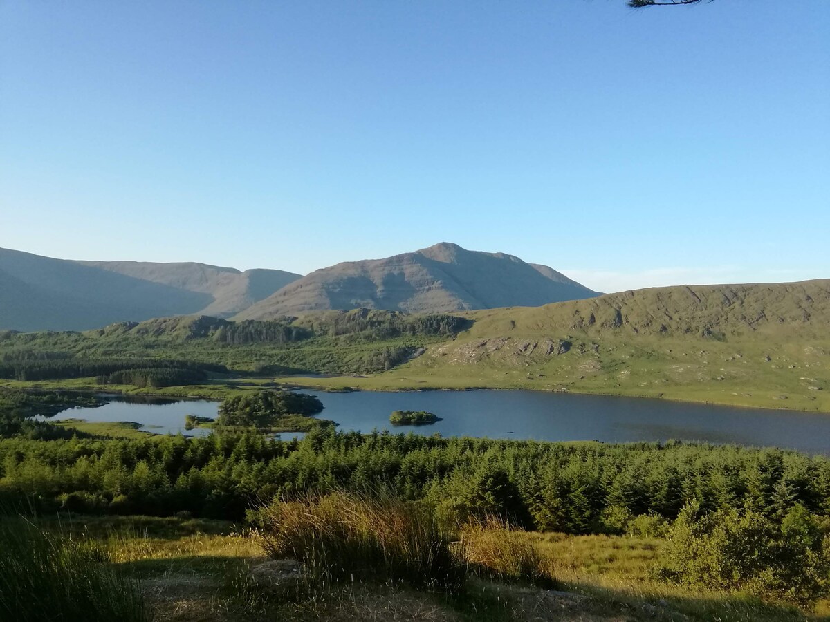 Log cabin in the mountains
Westport and Connemara