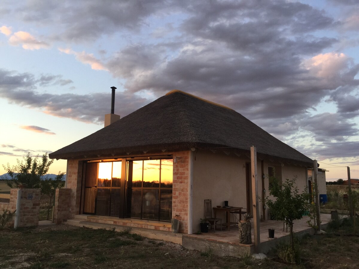 Casa de Labranza。茅草屋顶。自给自足