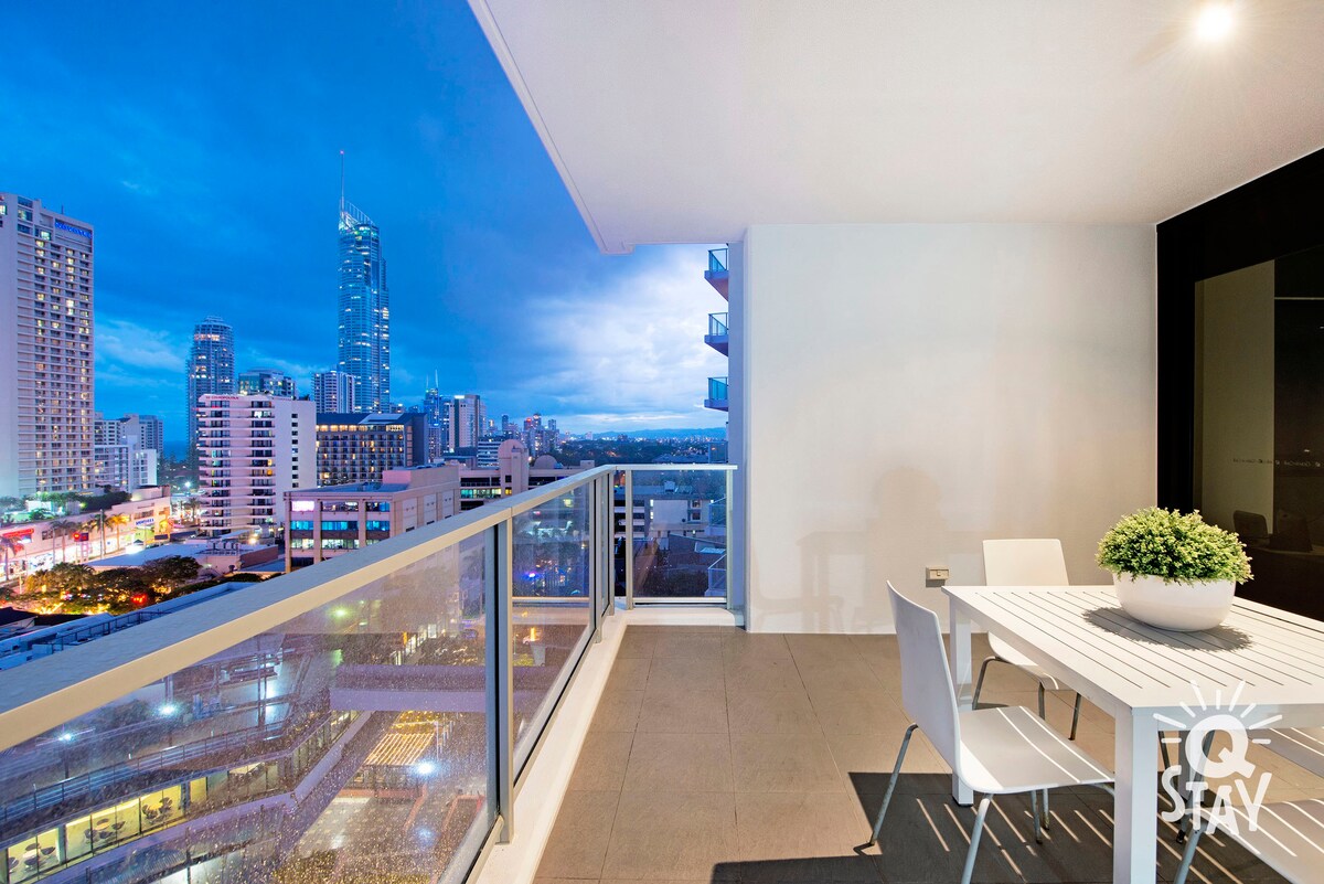Cavill Ave – Spectacular 2 Bed Ocean Unit — Q Stay