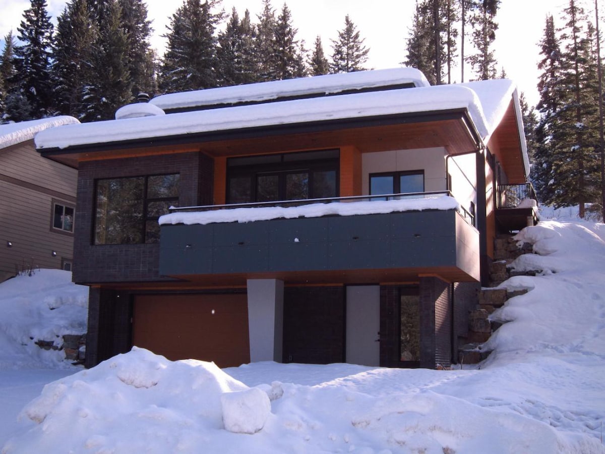 Incredible Ski-in/Ski out luxury Panorama home