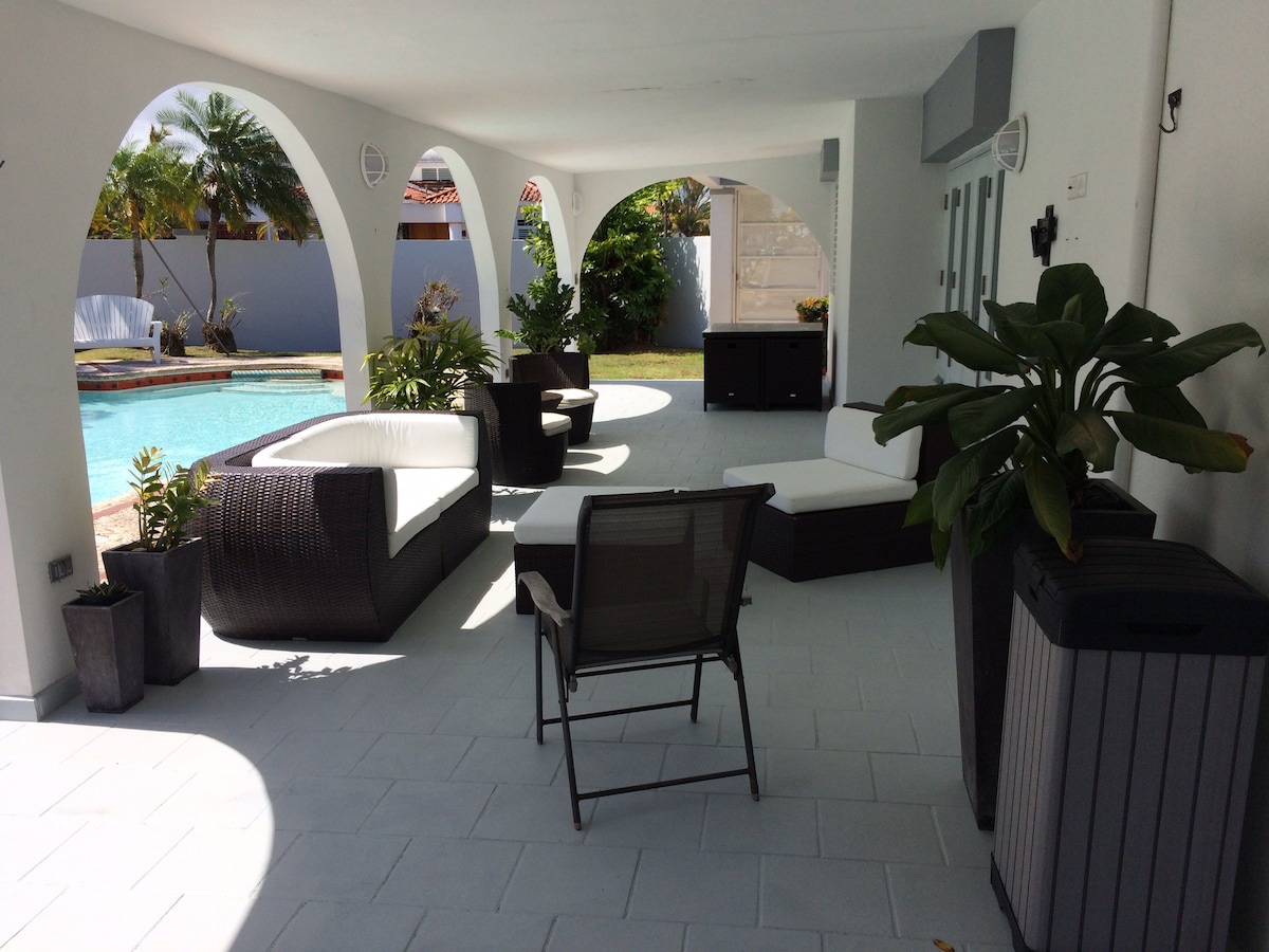 多拉多（ Dorado ）的舒适房源，靠近海滩和大使馆套房