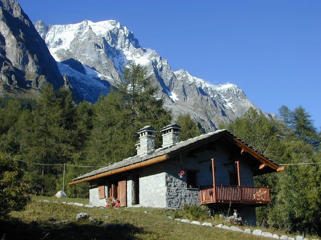 库尔马耶乌尔 (Courmayeur)的民宿