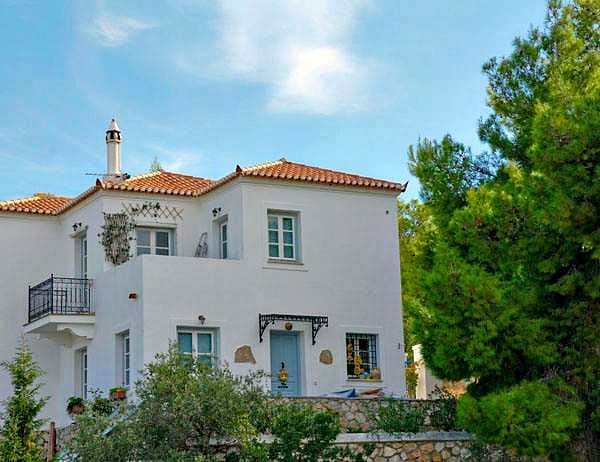 Traditional Villa close to the sea 1