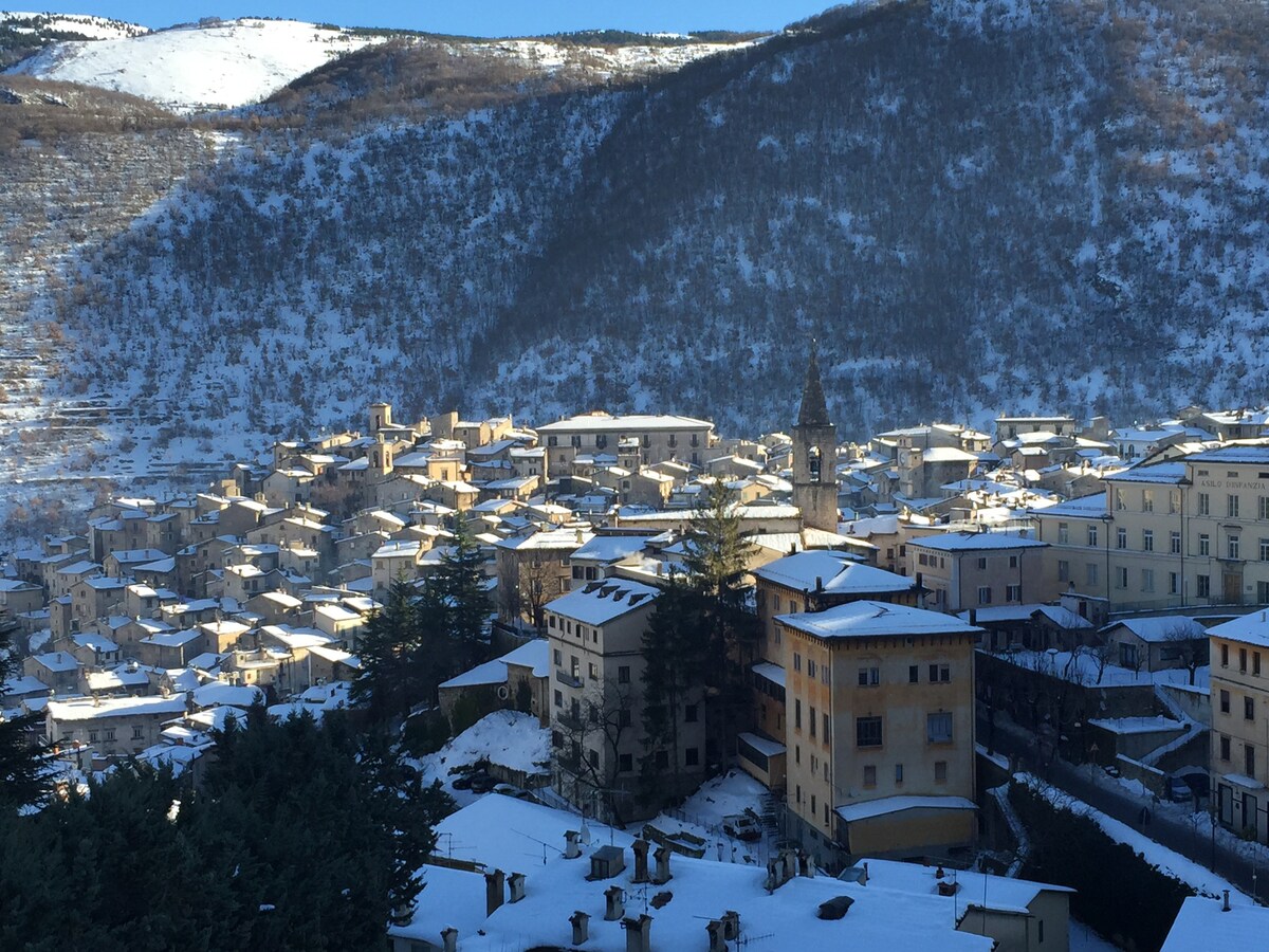 Panoramic apartment in Scanno