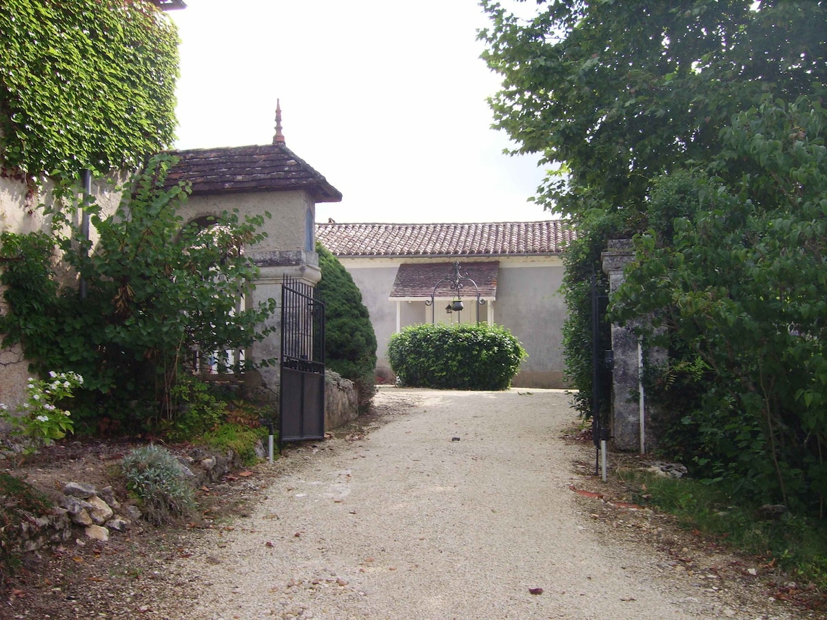 Dordogne Perigord House ，带列出的游泳池* * *