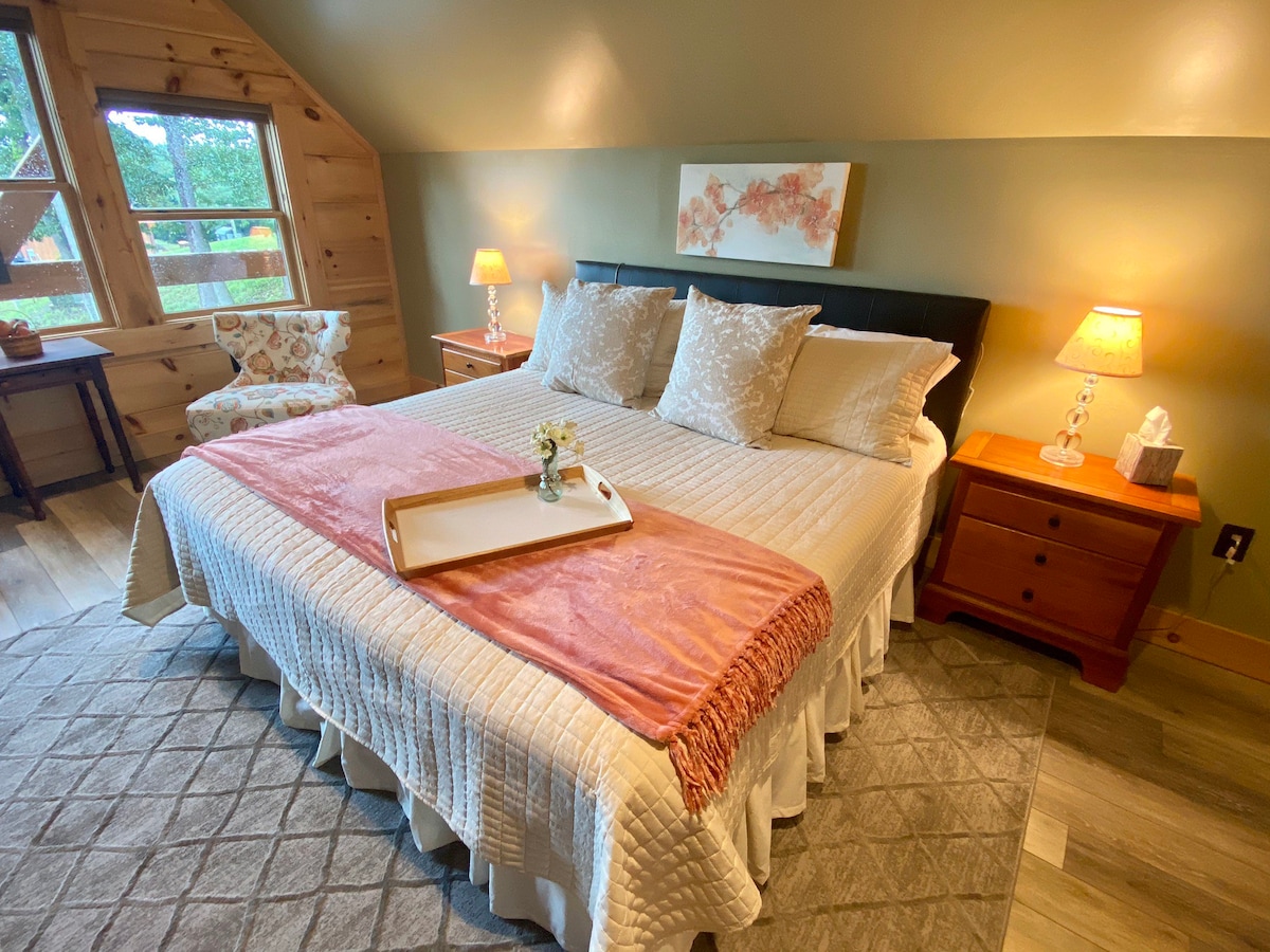 The Loft at Peach Orchard Hideaway