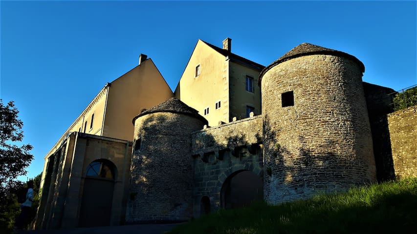 Flavigny-sur-Ozerain的民宿