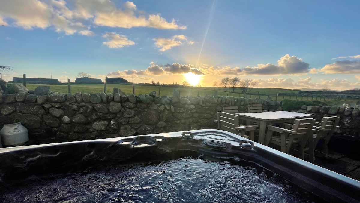 Beudy Stone Barn Conversion with private hot tub