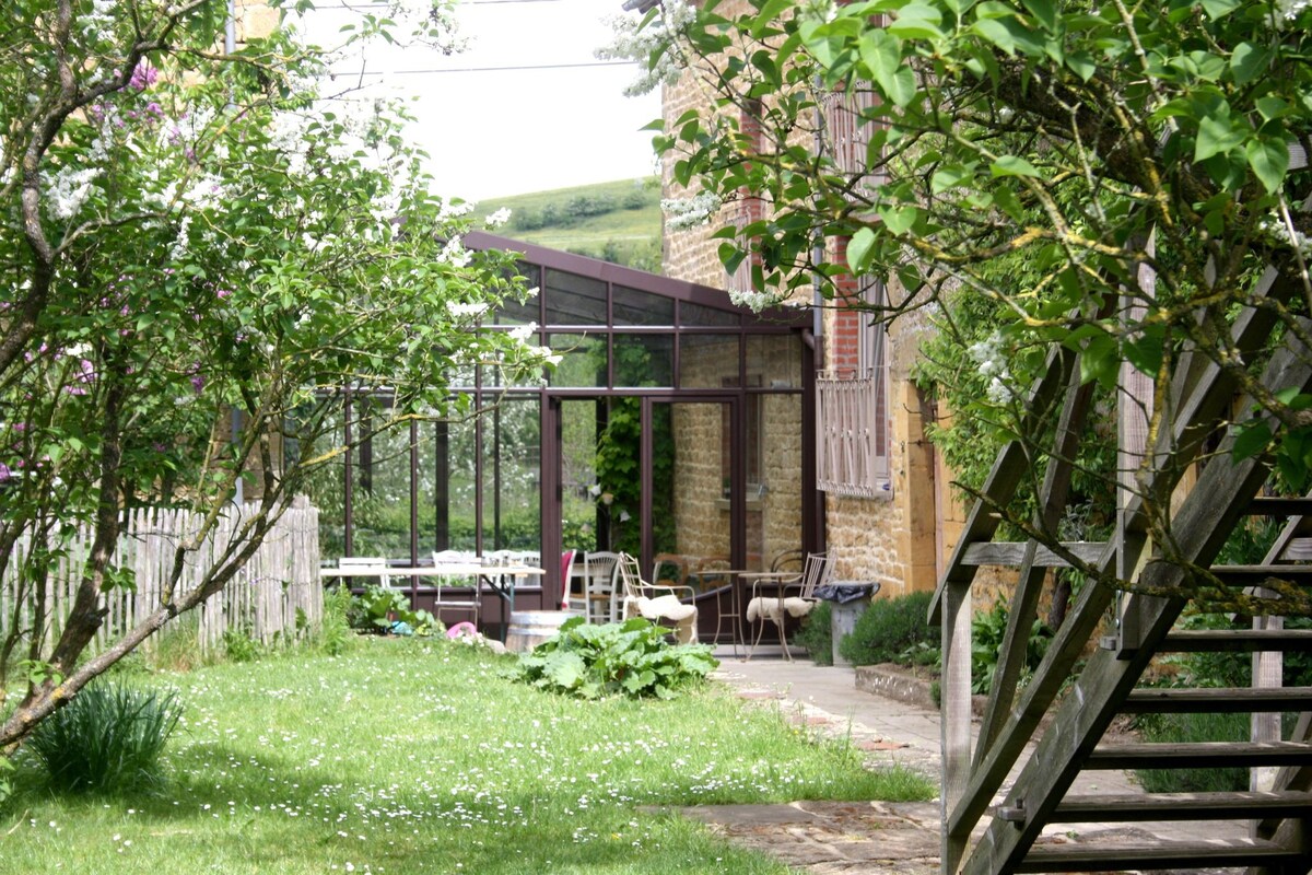 拉莫尔托（ Lamorteau ）带花园的舒适小屋