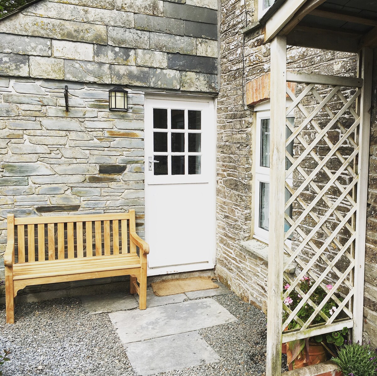 Charming Cornish cottage and converted barn.