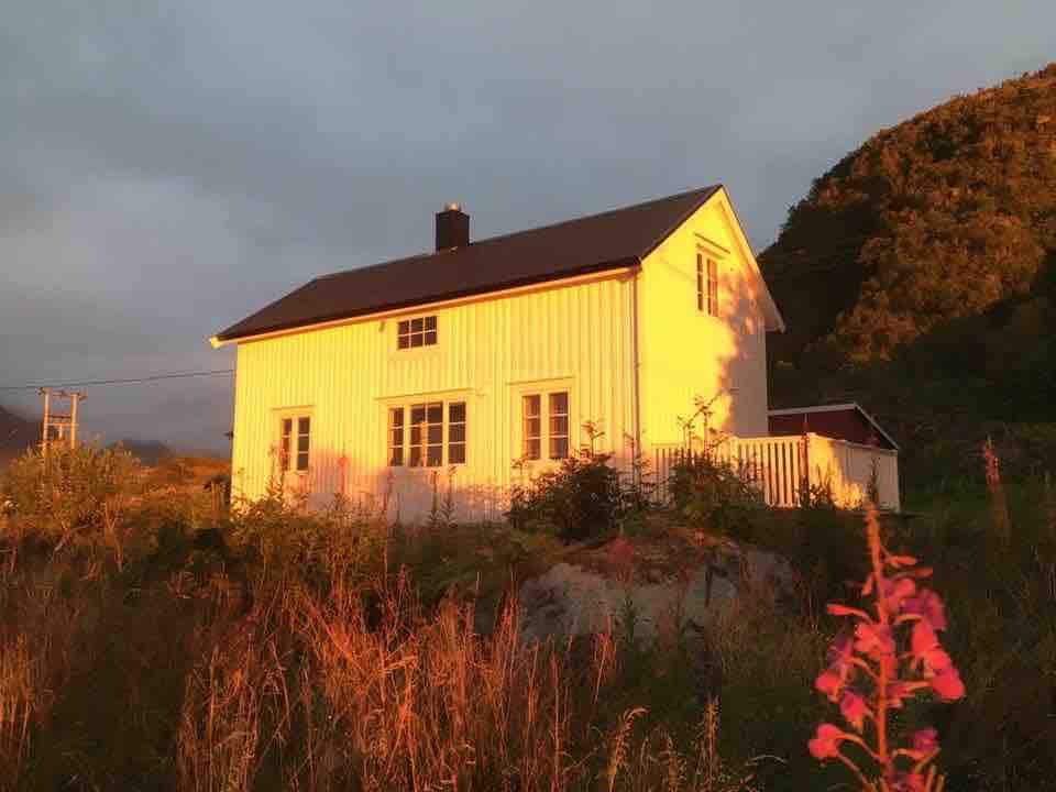 可爱的北方房屋，位于洛佛腾的Laukvik