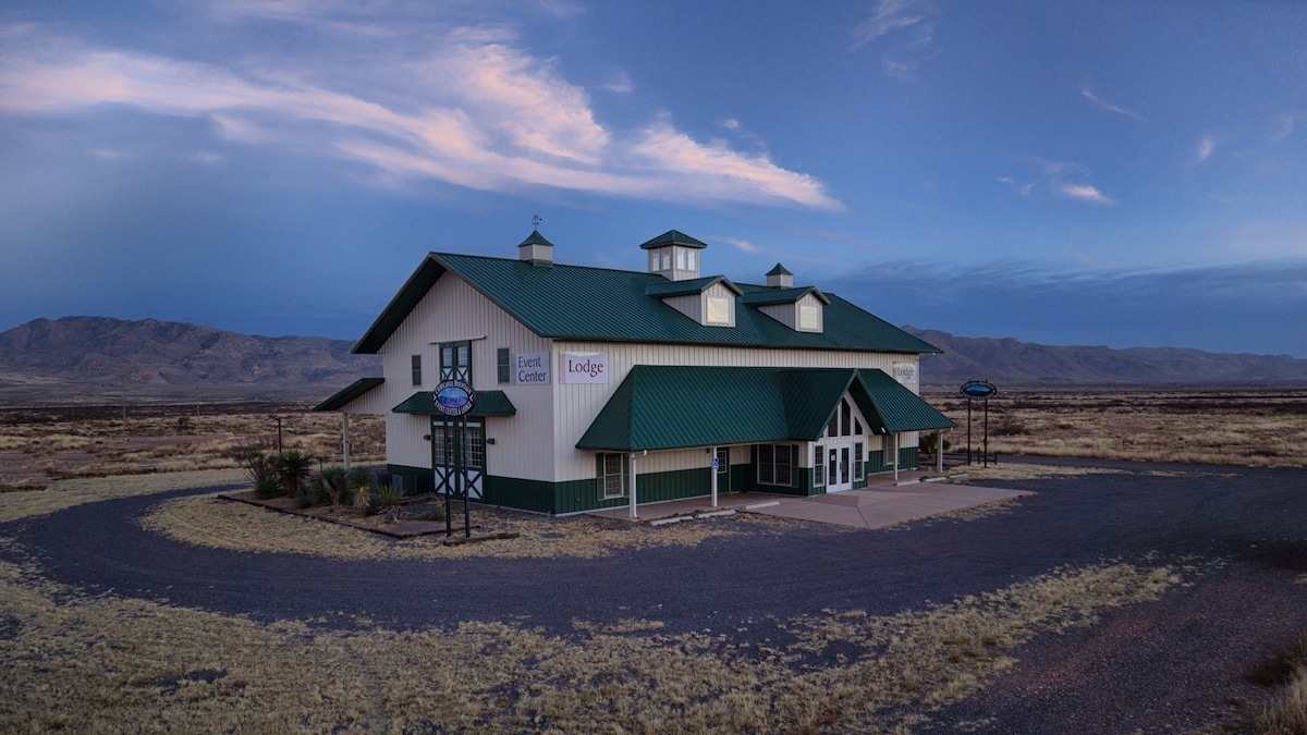 # 1 Chiricahua Mountain Lodge