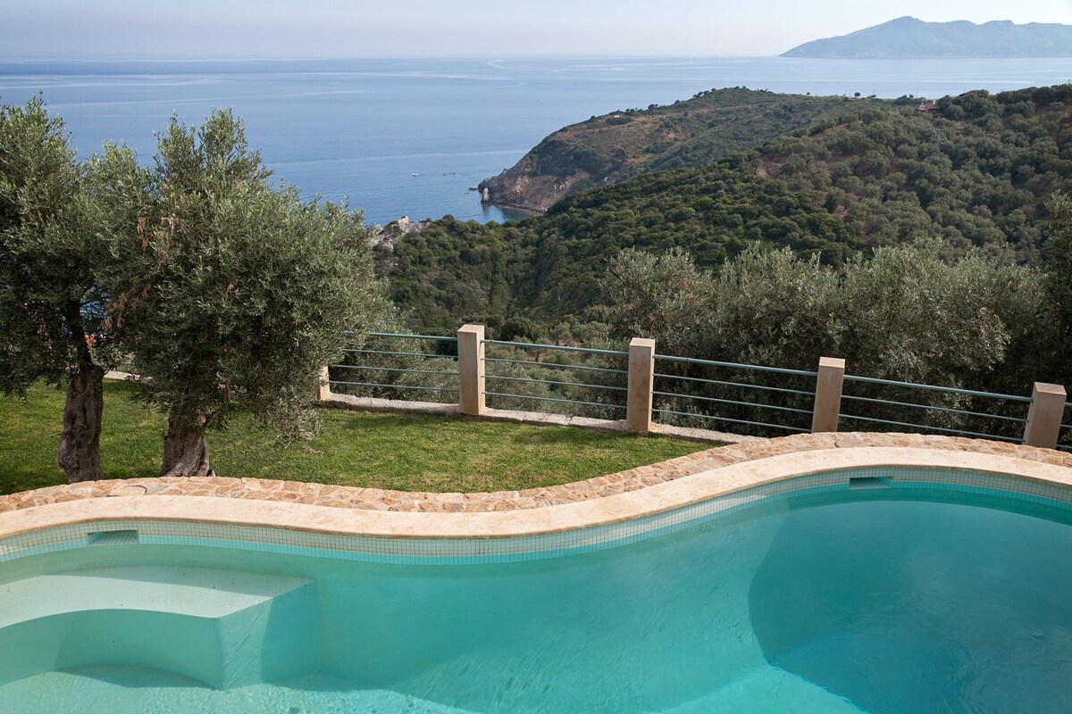 Amazing sea view villa with private pool