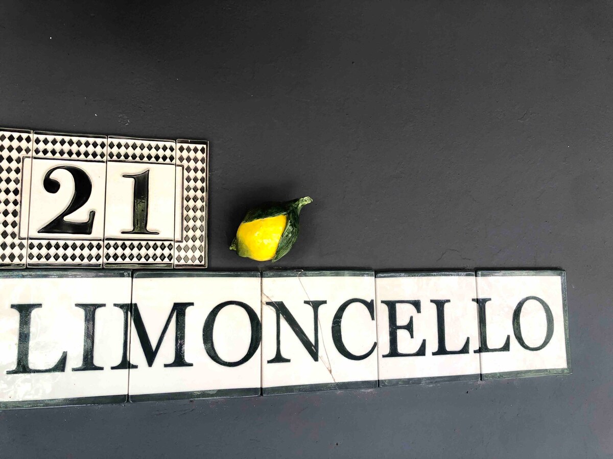 Limoncello.Stanford country cottage gem.
