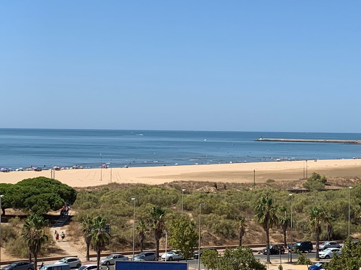 MAGNÍFICO ÁTICO CON VISTAS A LA PLAYA