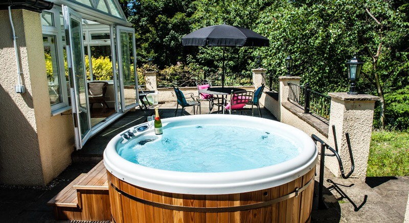 Romantic oasis, hot tub, Lyme Regis, ‘Acorns’