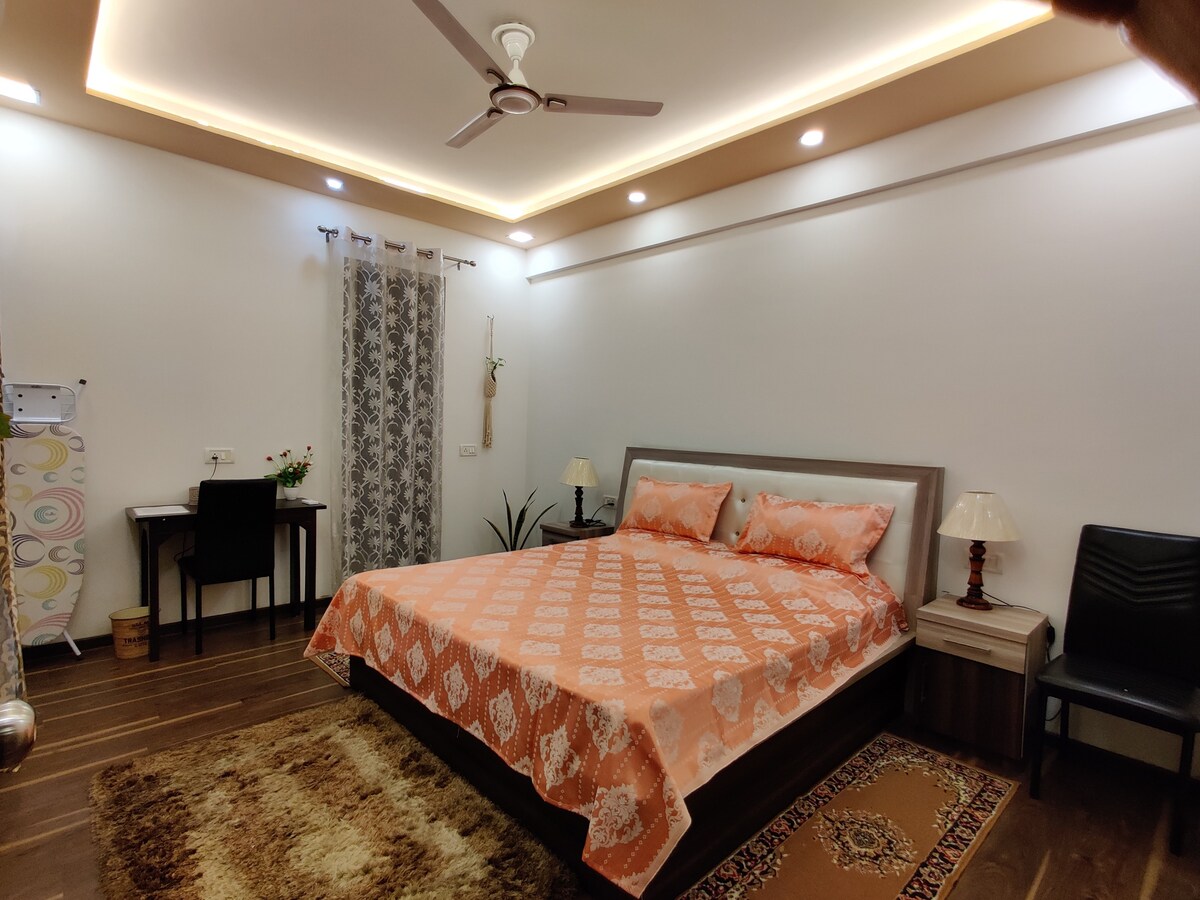 Anand 's Aashiyana Homestay R2 （卧室+起居室）