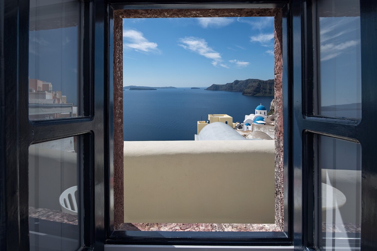 Aerie House in Oia