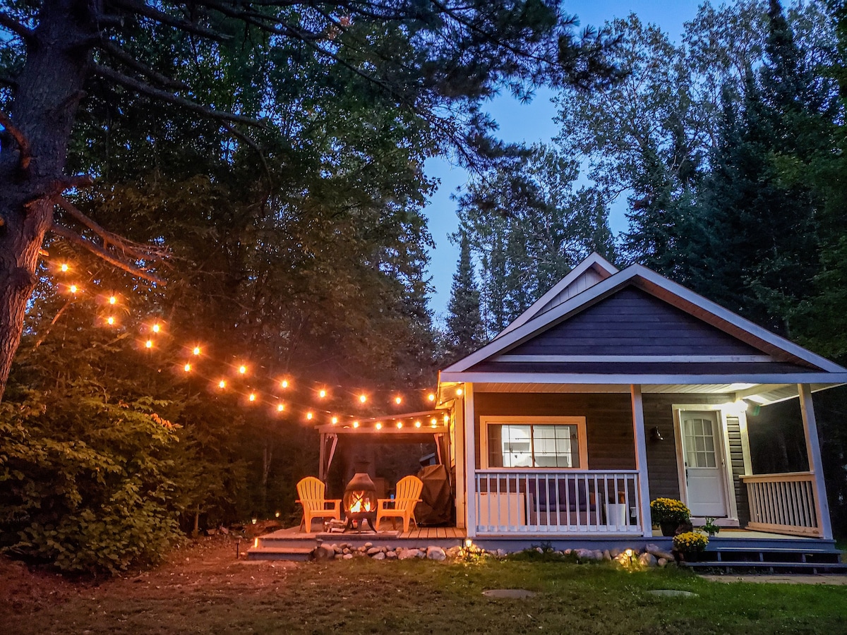 The Hudson - Riverside Cabin, Bracebridge