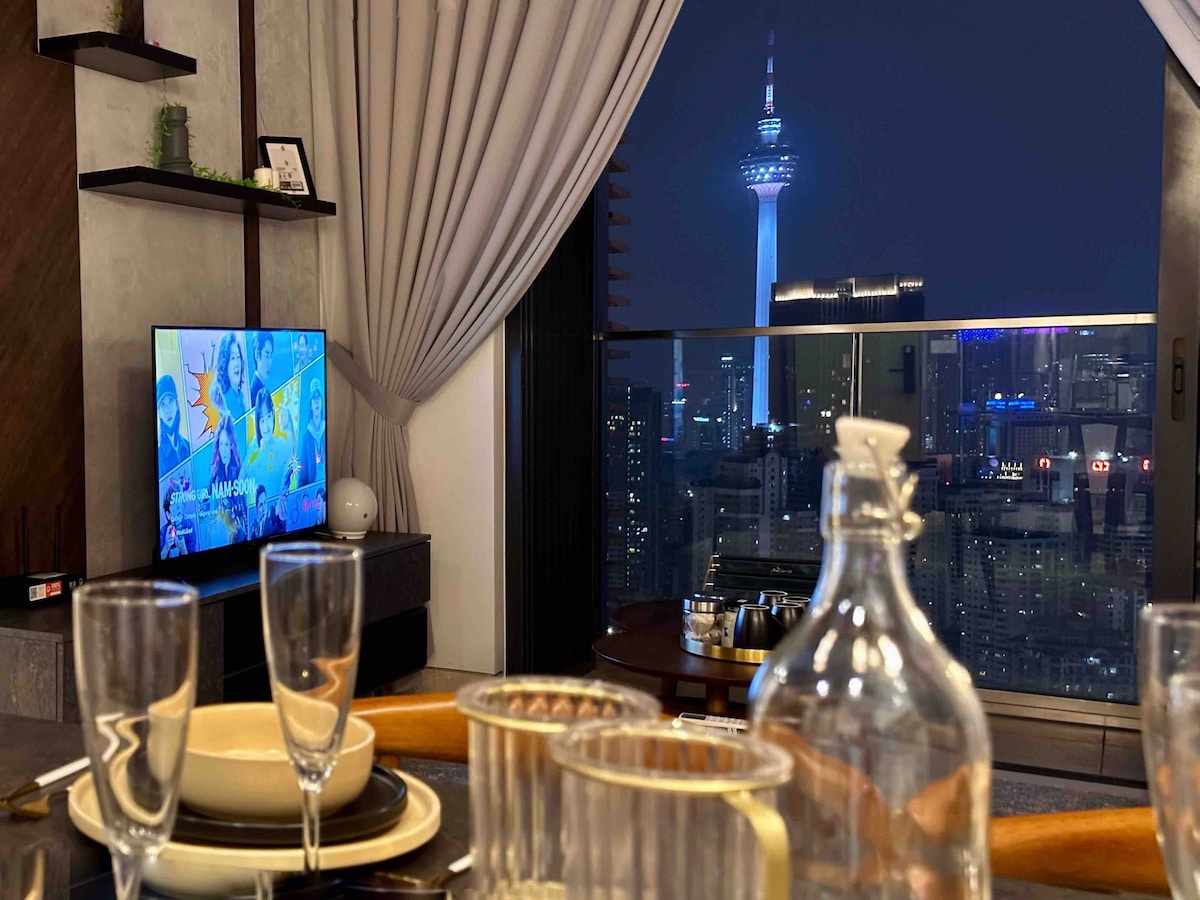 40:High-Floor Balcony w Iconic KL Skyscrapers View