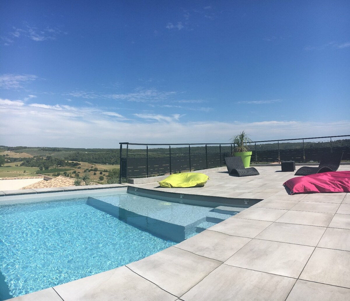 Villa climatisée, 4 chambres, piscine et jolie vue