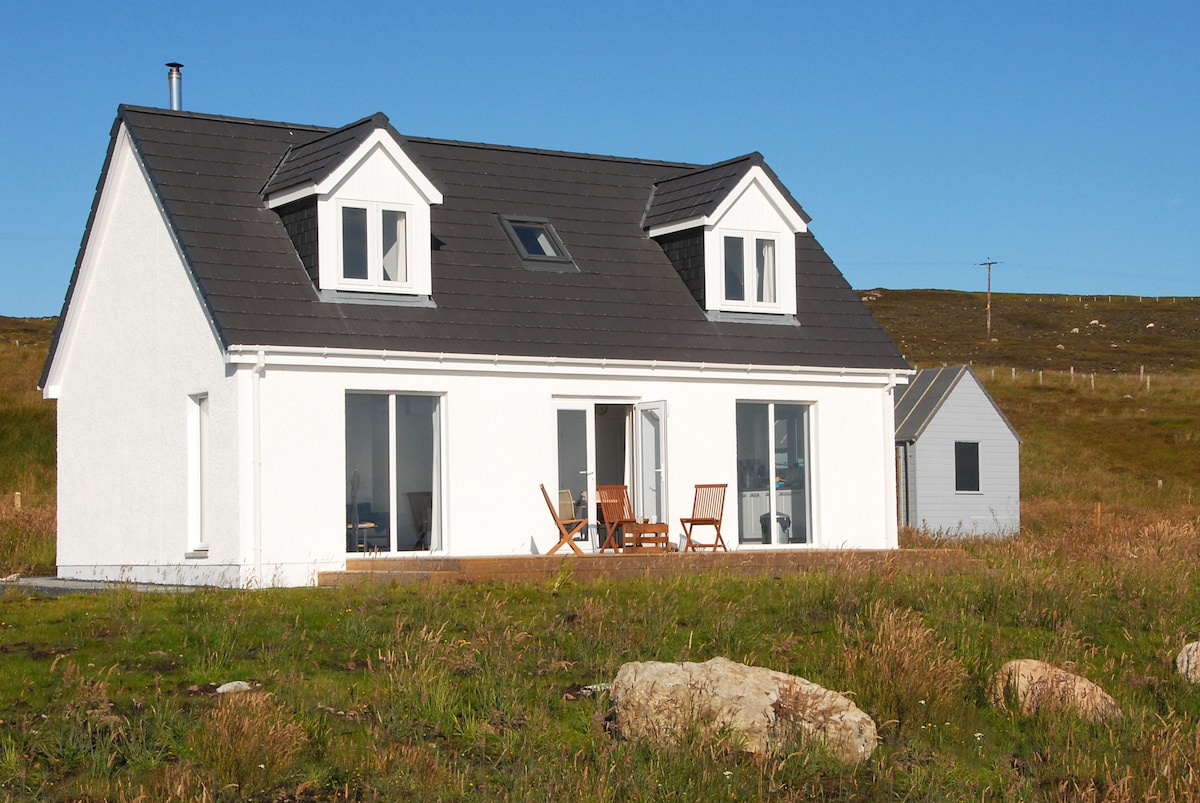 Boulder House - stunning sea and mountain views