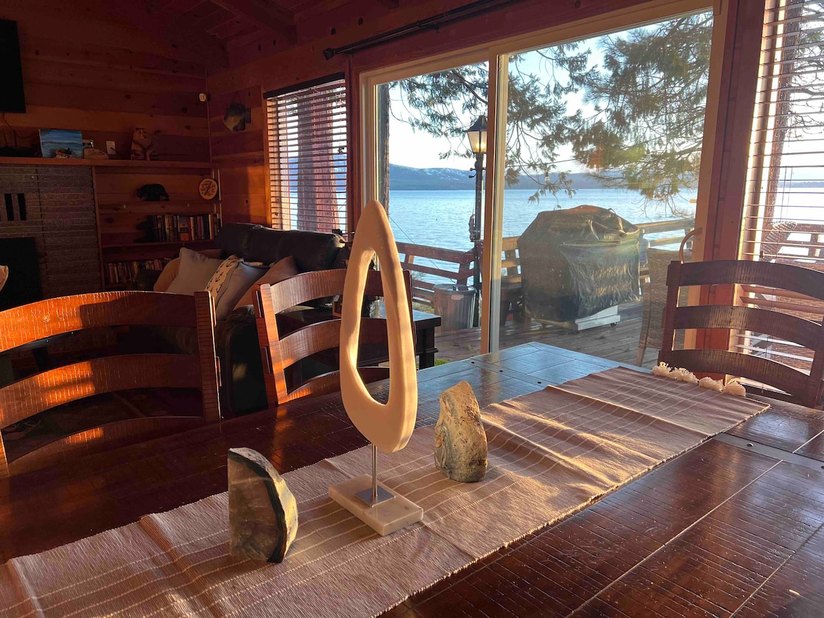 阿尔马诺湖滨小木屋（ Lake Front Cabin with Boat Dock ）