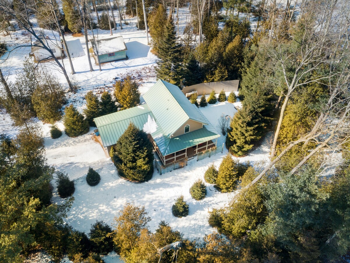 Northern Exposure - Quaint and cozy Oscoda cottage