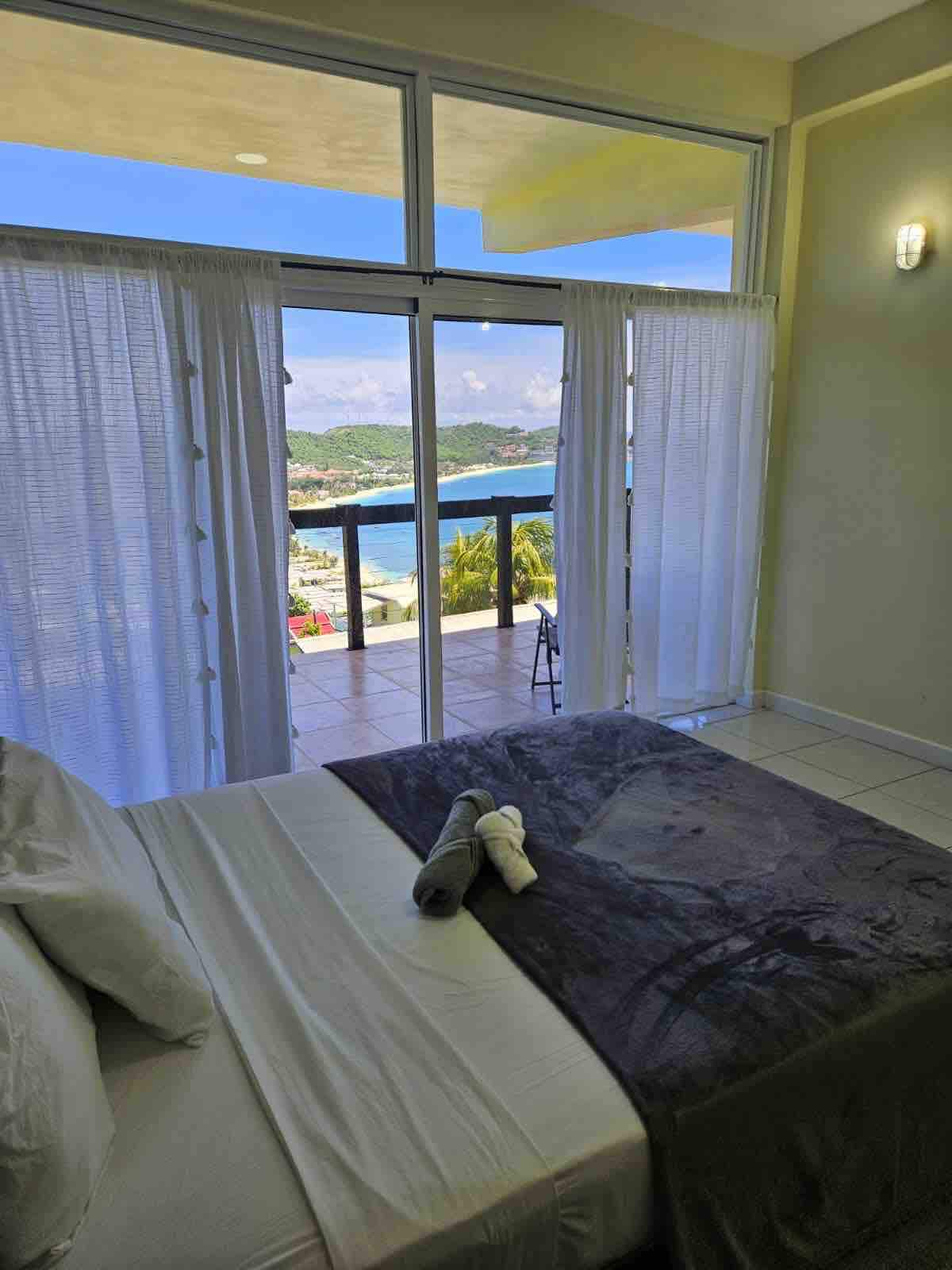 Glamorous 2 bedroom/beach view