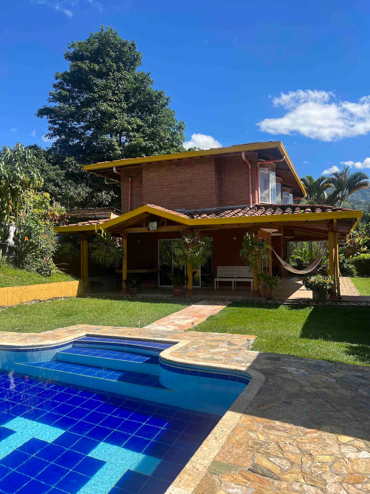 Charming villa near to Medellín Metro and malls